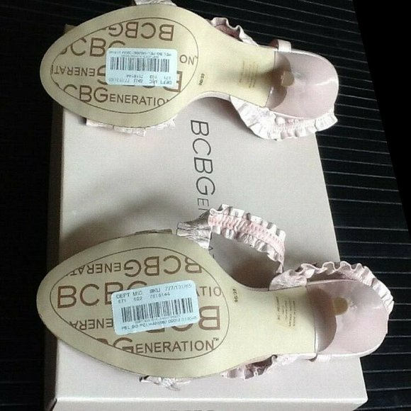 new Sz 9 BCBG Generation PELHAM Ruffled Leather Sandals - Picture 6 of 9